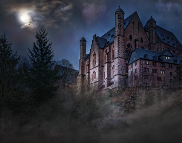 castle-1483681_1920-600x472.jpg